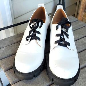 NWOB SODA JoJo-S White Faux Leather Lace Up Women's Platform Shoes - Size 10M